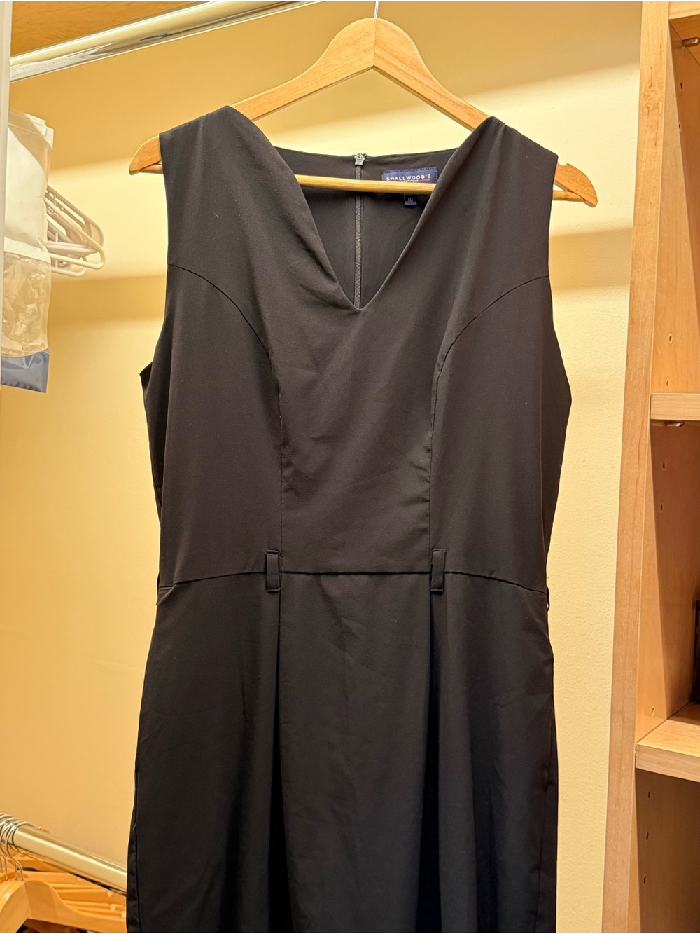 Smallwoods black Sleeveless V-Neck Shift Dress